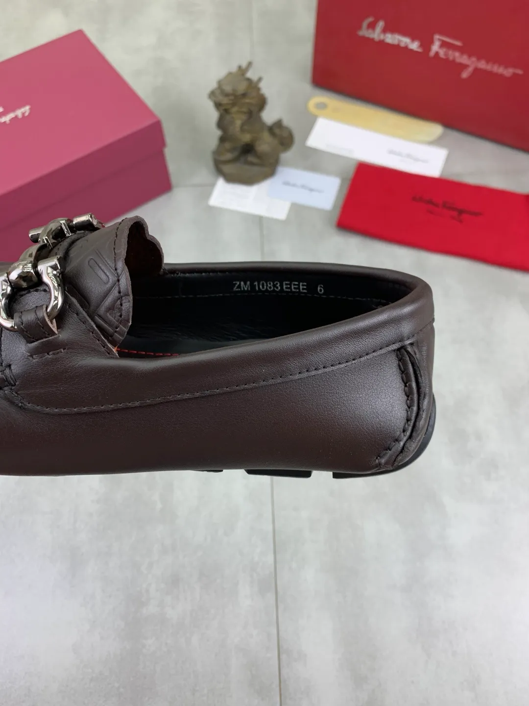 Men's shoes 💰P542 New model, high quality [Ferragamo/Ferragamo] Latest lazy slip-on shoes Original imported calfskin, imported cowhide lining + original luxury metal buckle + original combination outsole Comparison without pressure Code number: 38-45
